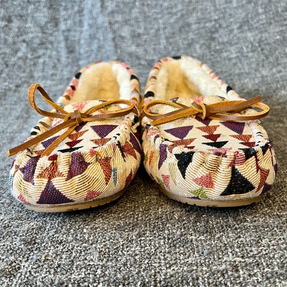 Minnetonka Cream Kaleidoscope Lodge Trapper Womens 7 Faux Fur Lined Moccasins - Picture 3 of 10
